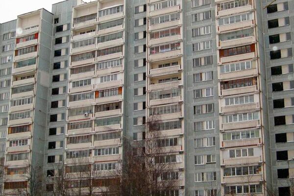 Обшивка лоджий и балконов сайдингом снаружи - фото 72