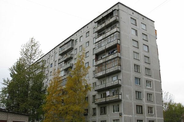 Обшивка лоджий и балконов сайдингом снаружи - фото 69